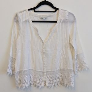 American Eagle white lace trimmed top
